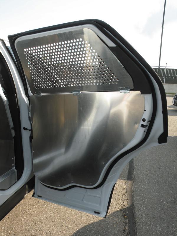 Easy-clean K9 Cage - Ford Interceptor - D and R Electronics
