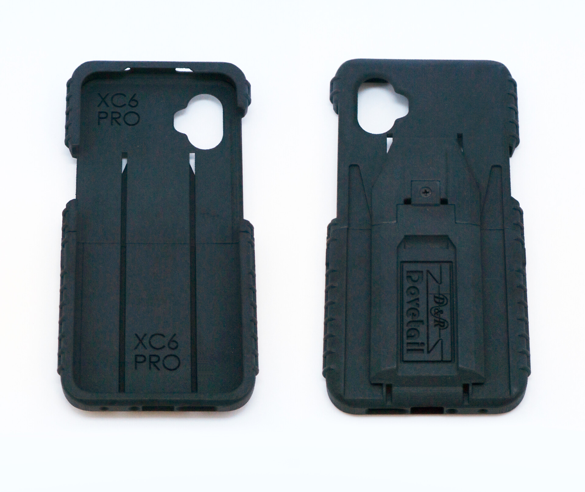 Case halves side by side, ribbed interior at left and the Dovetail dock face at right